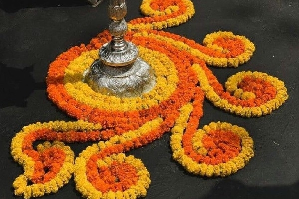 Diwali 2022 Narak Chaturdashi Special Rangoli Designs Made With Flowers Diwali 2022 Narak Chaturdashi Special Rangoli Designs Made With Flowers