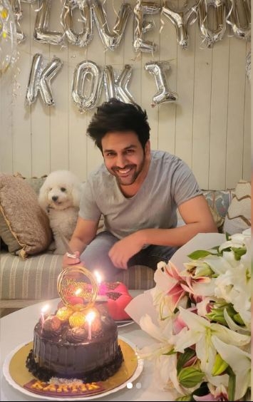 karthik aryan reached siddhivinayak temple on his birthday