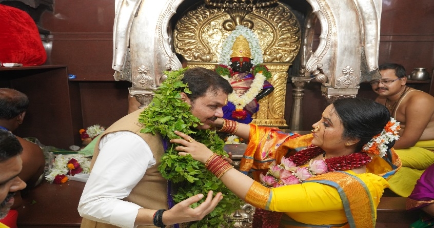 Kartiki Ekadashi Deputy CM Devendra Fadnavis alongwith wife amruta performed Mahapuja of Vittala-Mata Rukmini