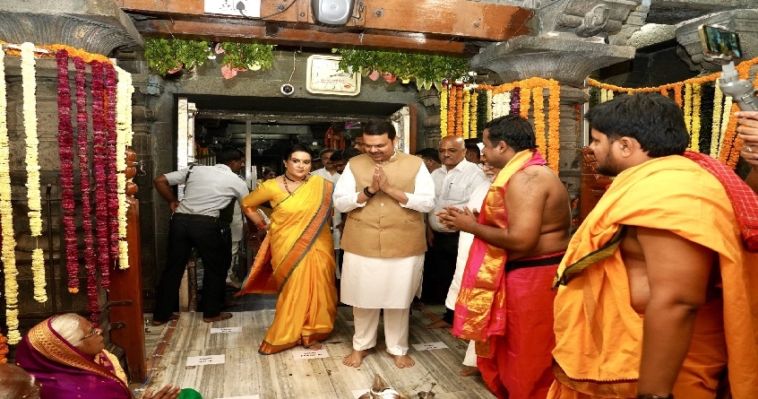 Kartiki Ekadashi Deputy CM Devendra Fadnavis alongwith wife amruta performed Mahapuja of Vittala-Mata Rukmini
