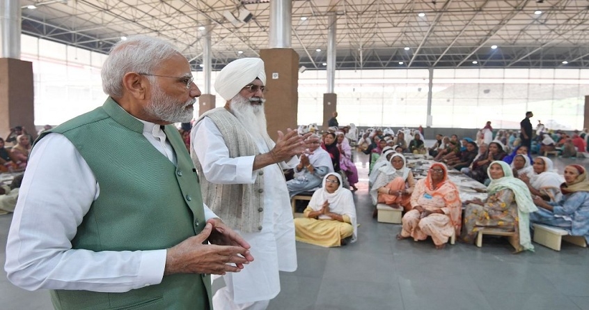 PM Modi spent special moments in Radha Swami Satsang Byas