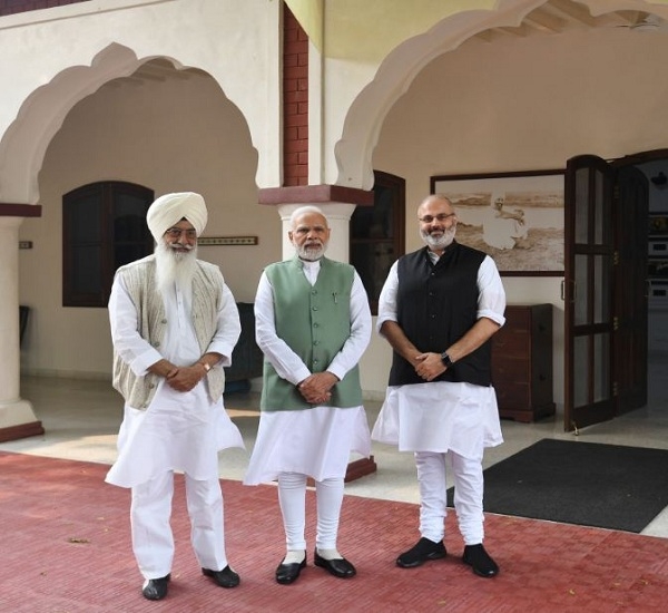 PM Modi spent special moments in Radha Swami Satsang Byas