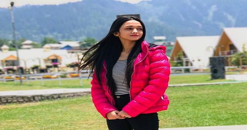 pakistani girl refreshes the song mera dil yeh pukare