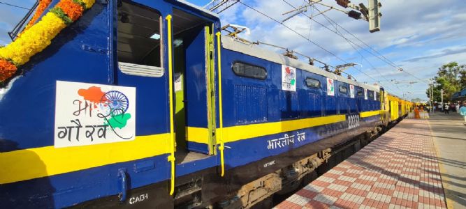 Bharat Gaurav Scheme : भारत की पहली निजी ट्रेन कोयंबटूर से शिरडी पहुंची
