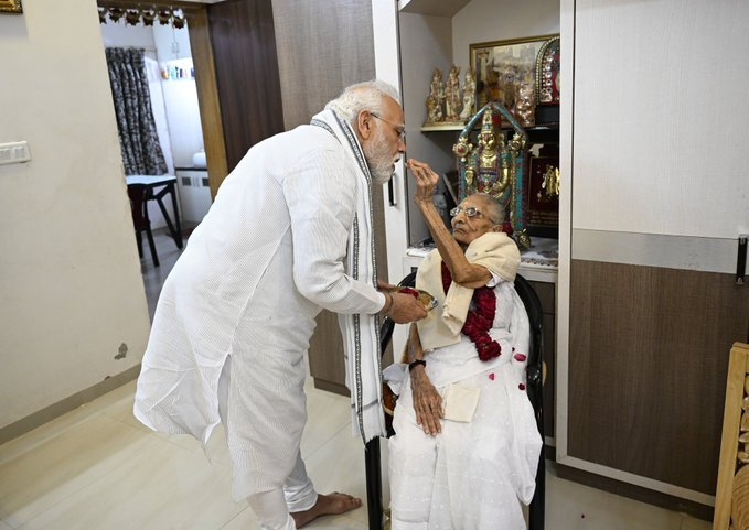 PM Modi and Hiraben Modi