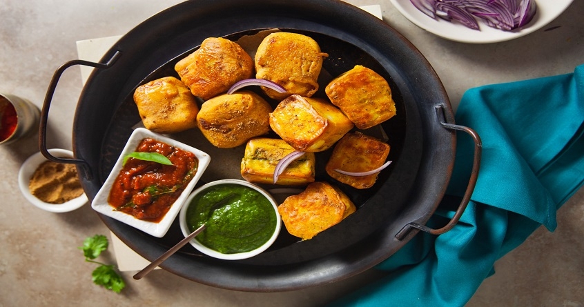 Pyaj Paneer Pakoda Recipe