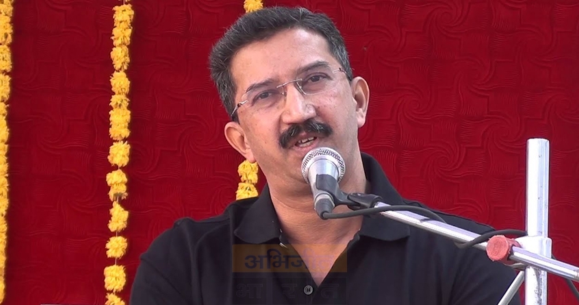 akola-congress-infighting-dr-abhay-patil-pulls-out-pistol - Abhijeet Bharat