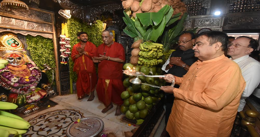 nagpur update through photo story - nitin gadkari worships koradi mata