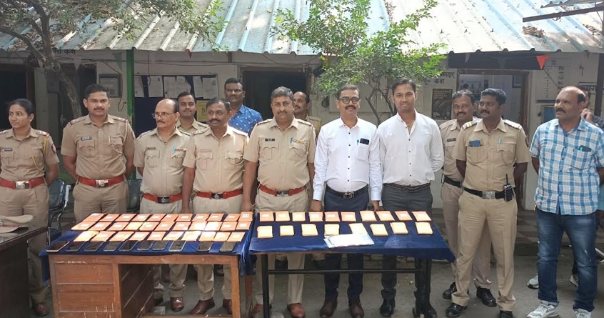 mobile-phone-distribution-event-wadi-nagpur - Abhijeet BHarat