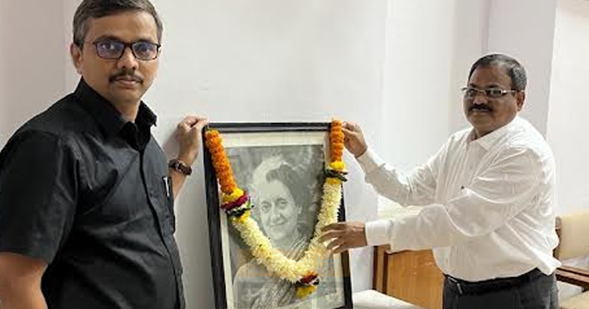 indira-gandhi-tribute-sambhag-ayukt-office - Abhijeet Bharat