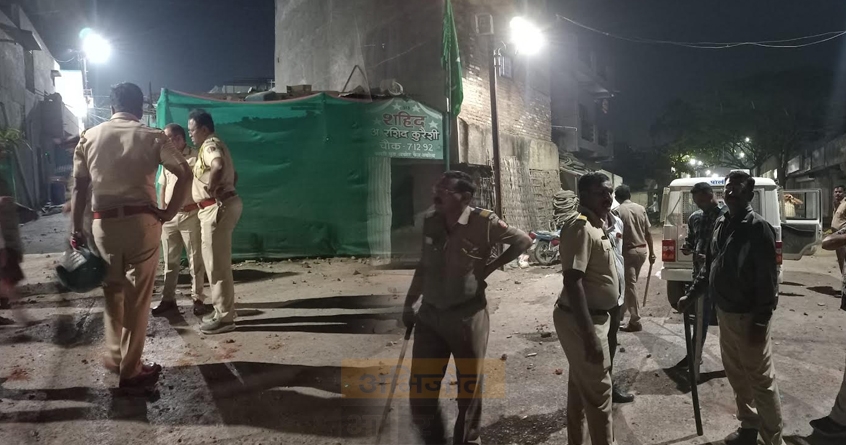 akola-akotphel-stone-pelting-love-marriage-tension - Abhijeet Bharat