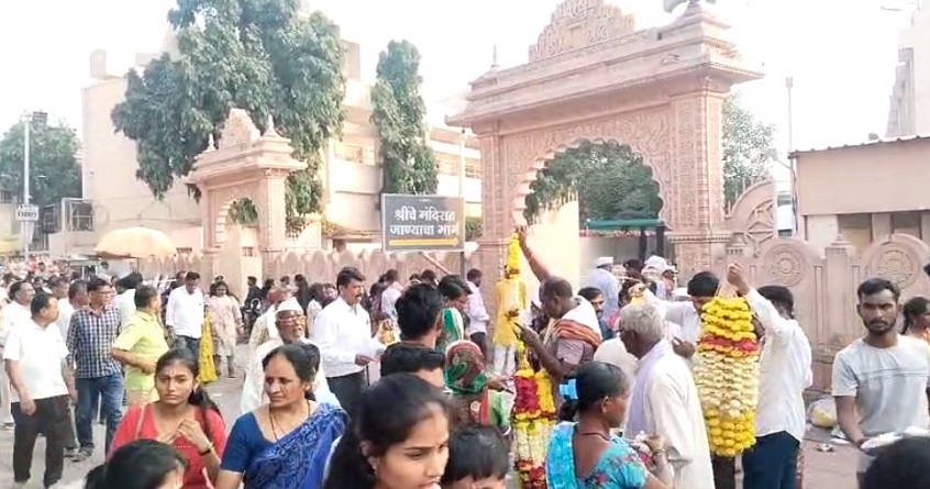 devotees in the holy city Shegaon of Vidarbha on the occasion of Kartiki Ekadashi - Abhijeet Bharat