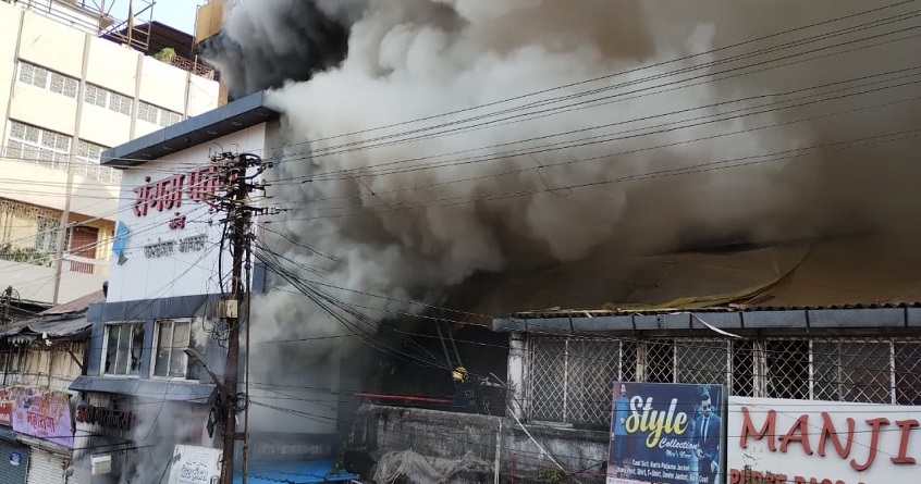 Major fire in a store located in Burdi Nagpur 5 to 7 fire tenders present at the spot - Abhijeet Bharat