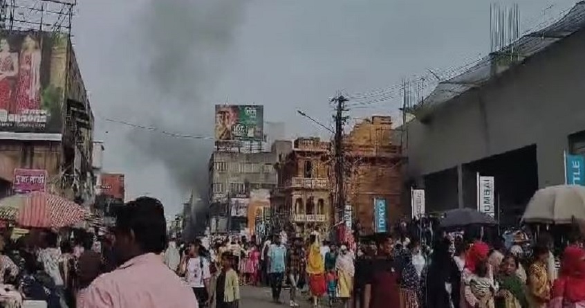 Major fire in a store located in Burdi Nagpur 5 to 7 fire tenders present at the spot - Abhijeet Bharat