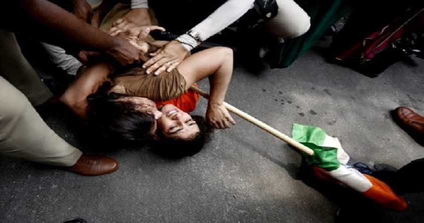 Wrestlers stopped by police officers infront of new parliament