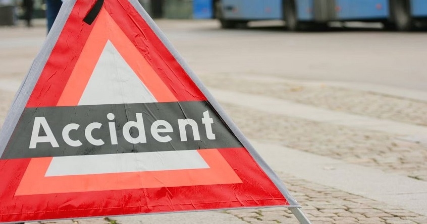 Durg Road Accident Truck collides with motorcycle One killed 2 injured - Abhijeet Bharat