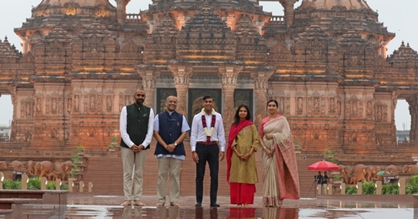 uk-pm-rishi-sunak-and-wife-akshata-murthy-visit-akshardham-temple - Abhijeet Bharat
