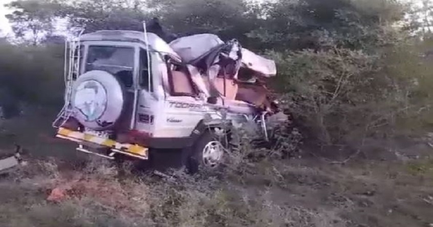 5 killed 11 injured in collision between jeep and lorry in Anamaya Andhra - Abhijeet Bharat