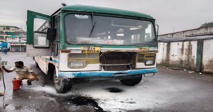 Hirkani bus caught fire at Kondhali bus stand passengers narrowly escaped - Abhijeet Bharat