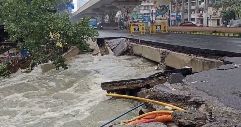 Heavy rain since overnight Houses fields barns roads were submerged at Vidarbha - Abhijeet Bharat