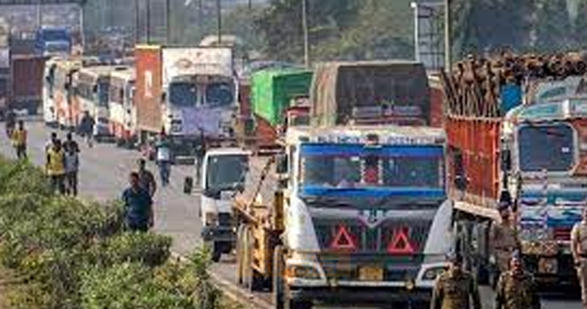 truckers-protest-halt-thousands-of-trucks-in-vidarbha against-hit-and-run-law - Abhijeet Bharat