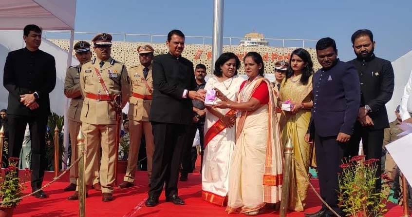 smart android mobiles distributed to anganwadi workers on republic day