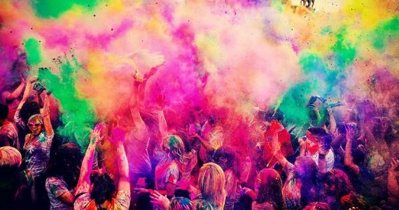 होली के रंगों को घरेलू उपाय से कैसे निकाले? आईए जानते है...