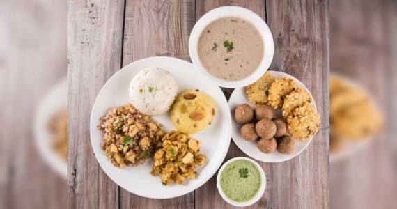 व्रत का खाना खाते समय बरतें सावधानी!