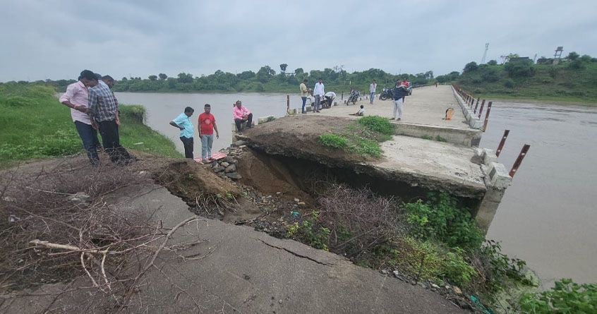 Bridge on Wardha river collapsed