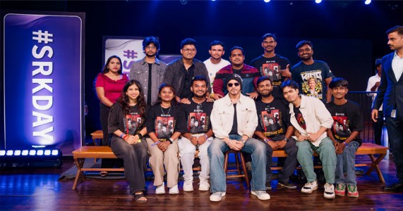 Nagpur News : किंग खान से मिला 'द क्लब एसआरके'! मुंबई में हुई फैन मीट