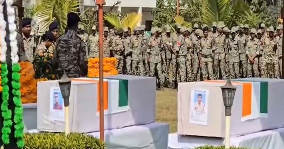 छत्तीसगढ़: शहीद जवानों को अंतिम सलाम देने उमड़ा जनसैलाब