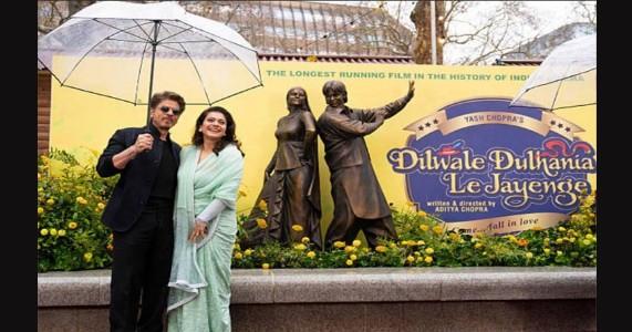 भारतीय सिनेमा को ग्लोबल सलाम! DDLJ की आइकॉनिक पोज अब लीसेस्टर स्क्वायर में