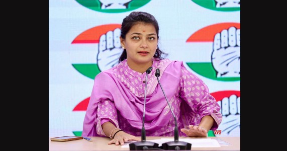 स्थानीय निकाय चुनावों में सियासी गरमाहट! प्रणिति शिंदे का BJP पर तीखा हमला