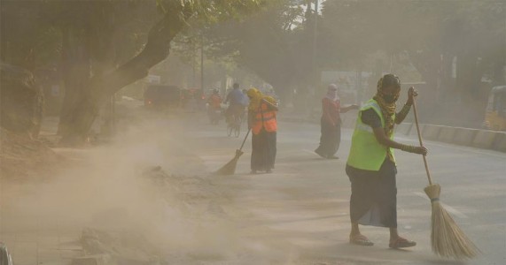 हाजिरी लगाकर ड्यूटी से गायब 81 सफाईकर्मी, NMC ने शुरू की कार्रवाई