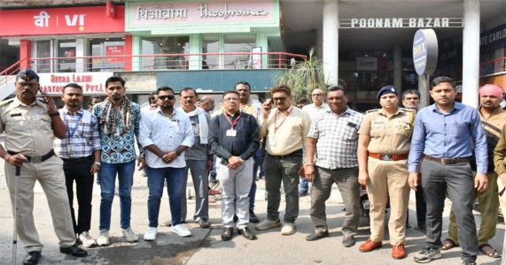 पूनम चेंबर्स में अवैध बेसमेंट दुकानों पर NMC की कार्रवाई! सामान हटाने की प्रक्रिया शुरू