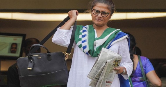 टीएमसी को एक और बड़ा झटका! सुष्मिता देव ने छोड़ी पार्टी और राज्यसभा सदस्यता