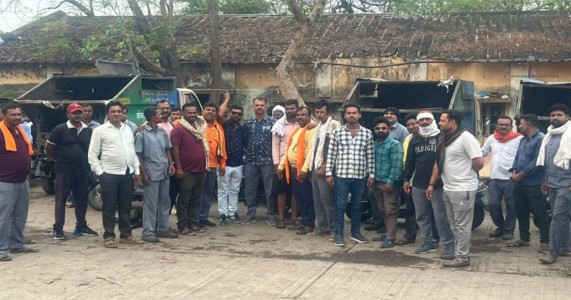 तीसरे दिन भी जारी रही मनपा के ठेका कर्मचारियों की हड़ताल