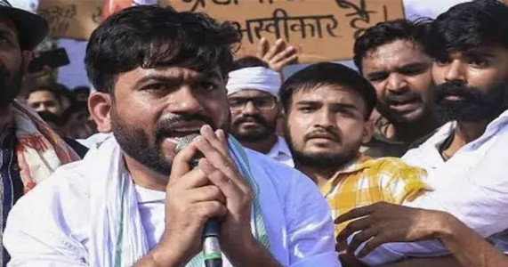 ‘अधिकारों के लिए चुनाव लड़ना जरूरी नहीं’: अभिजीत दीपके ने चुनावी राजनीति में आने से किया इनकार
