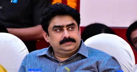 पत्रकारों पर भड़के सांसद संजय दिना पाटील, कैमरा बंद करने की दी धमकी