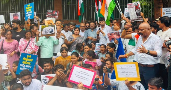सोनम वांगचुक और अभिजीत दिपके के समर्थन में नागपुर में प्रदर्शन! शिक्षा व्यवस्था में सुधार की उठी मांग