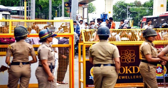 नागपुर के संविधान चौक पर CJP का प्रदर्शन! पुलिस ने कई प्रदर्शनकारियों को हिरासत में लिया