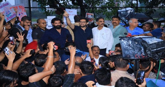 शिवाजी पार्क में युवाओं का हुंकार! आदित्य ठाकरे ने अभिजीत दीपके से फोन पर कराई बात