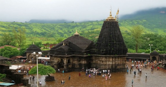 नासिक में क्लाउडबर्स्ट का खतरा! त्र्यंबकेश्वर और सप्तशृंगी मंदिर श्रद्धालुओं के लिए बंद