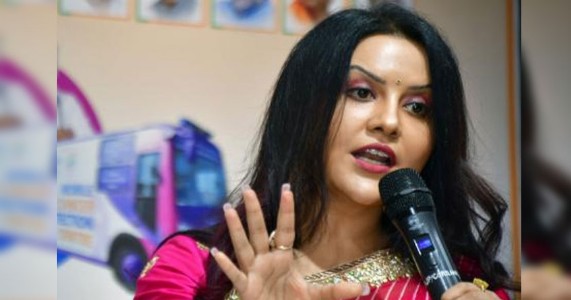 महिला का इस तरह अपमान स्वीकार नहीं, कांग्रेस माफी मांगे: अमृता फडणवीस
